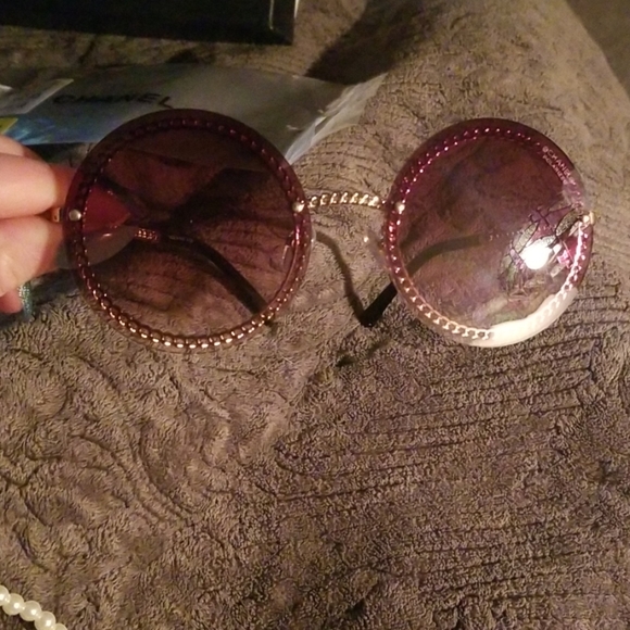 CHANEL ROUND PEARL SUNGLASSES - Picture 2 of 3